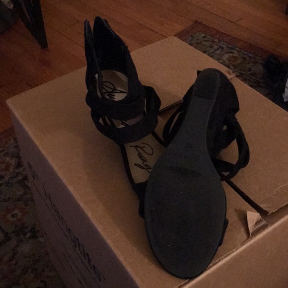 Black wedges with zip up heels very comfortable - Picture 3 of 3